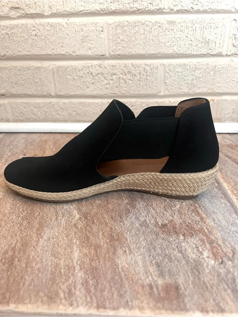 NWOT Gentle Souls by Kenneth Cole Black Wedge Espadrille Size 8